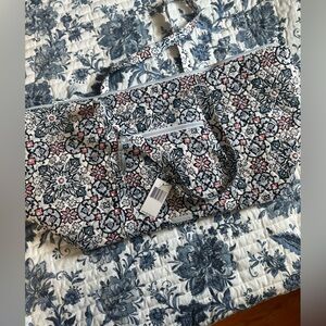 NWT Vera Bradley Deluxe Weekender Tote in Lisbon Medallion
